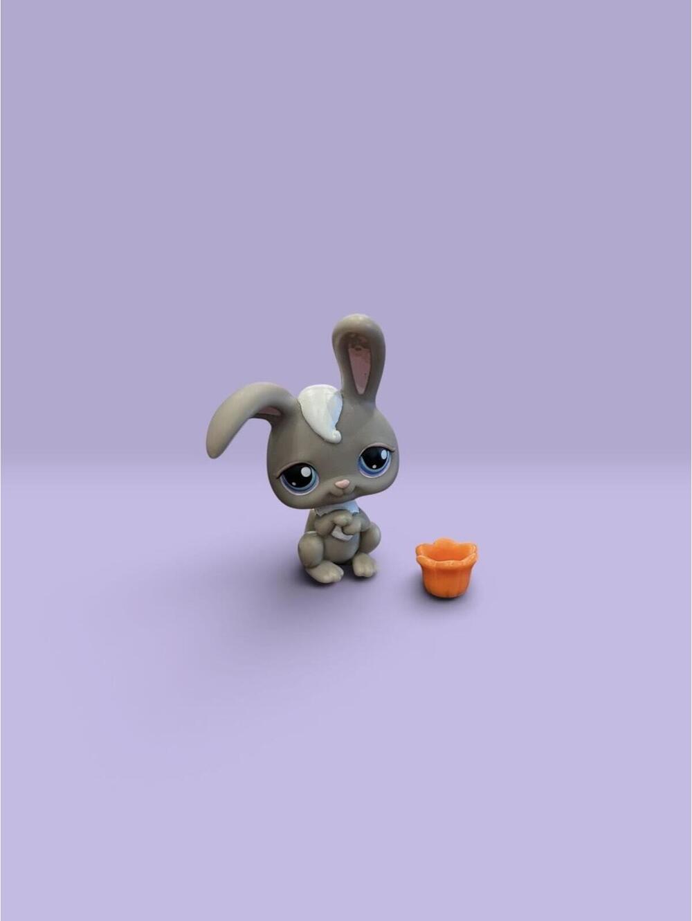 Littlest Pet Shop LPS Rabbit #14 with Cup Accessory.